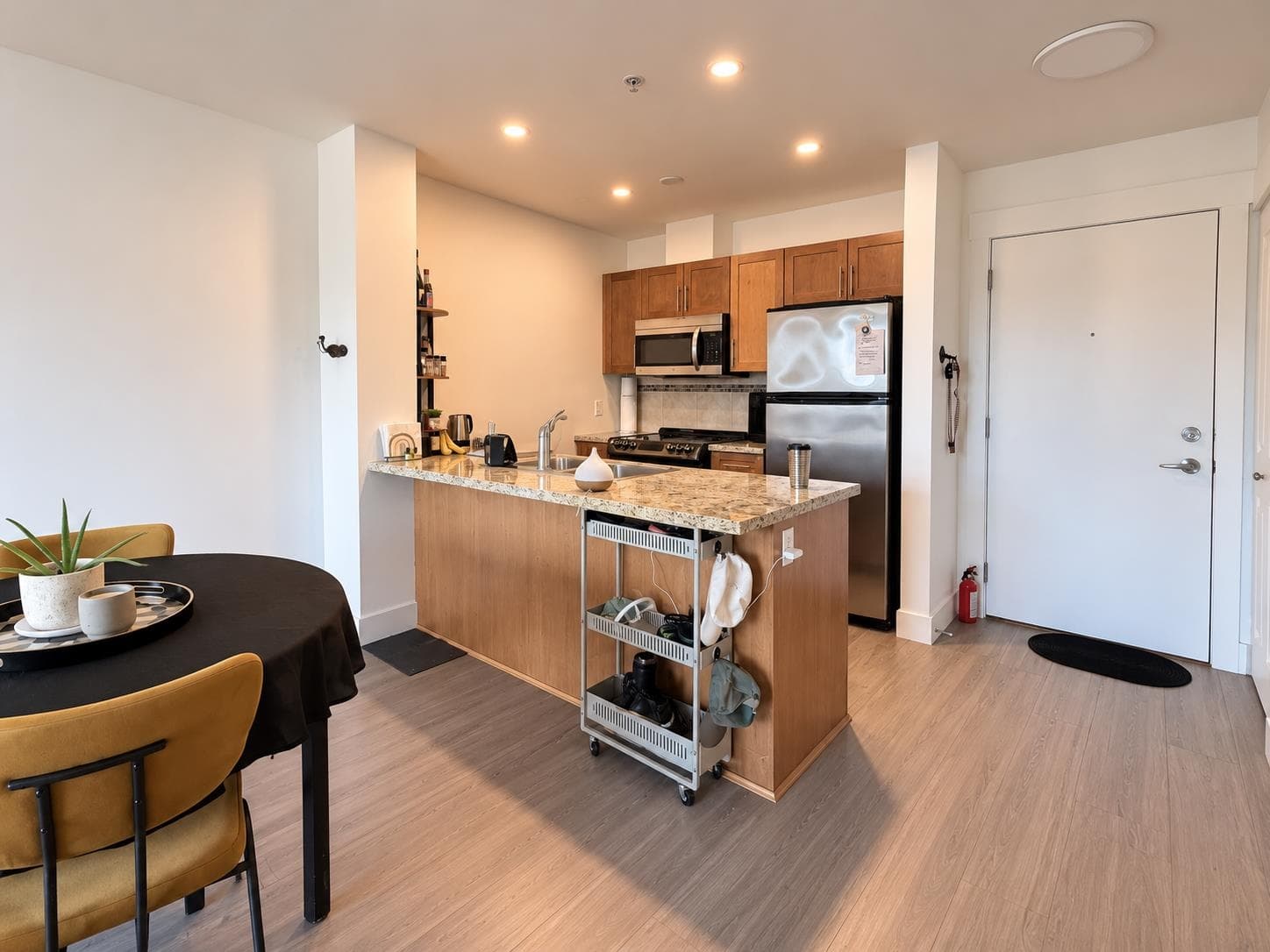 318 1211 Village Green Way