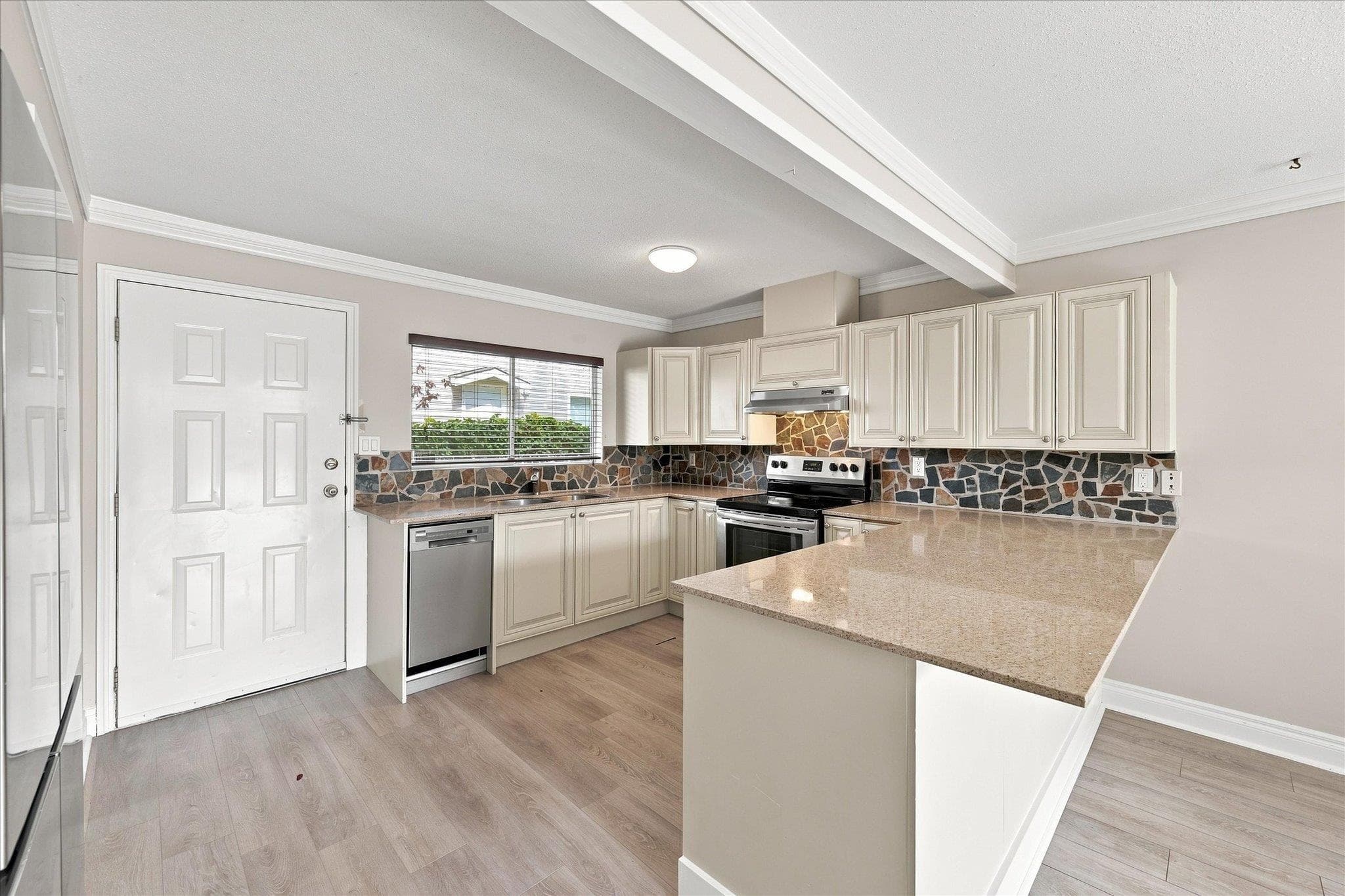 2 40327 Diamond Head Road