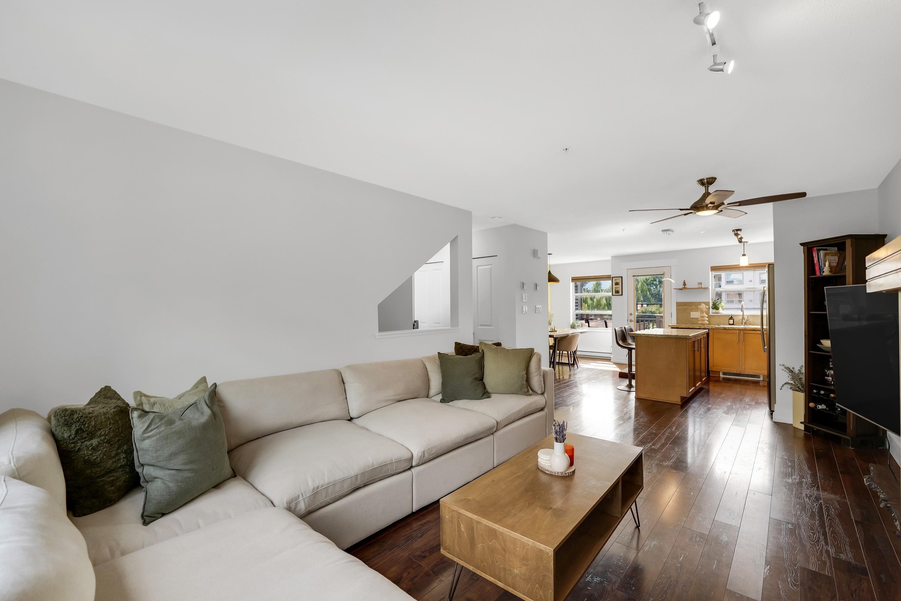1216 Village Green Way