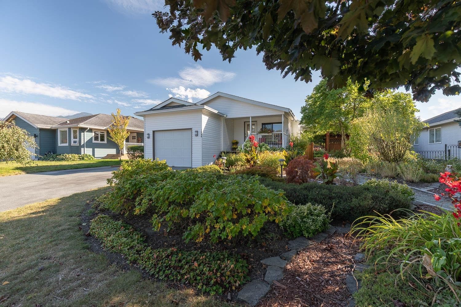 1008 EDGEWATER CRES